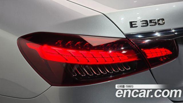 Mercedes-Benz E-Class 2022 — photo 9