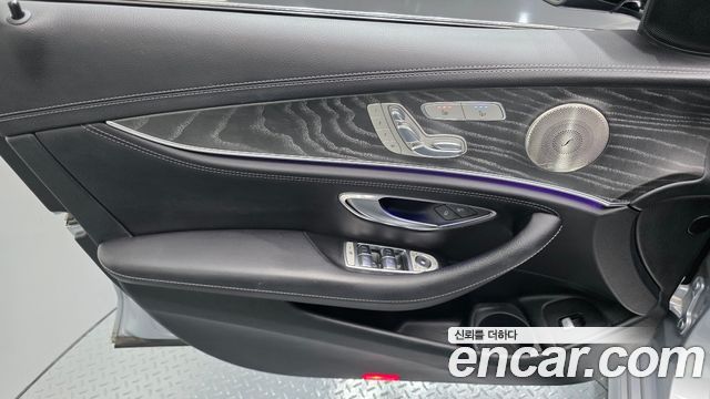 Mercedes-Benz E-Class 2022 — photo 14