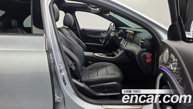Mercedes-Benz E-Class 2022 — photo 16