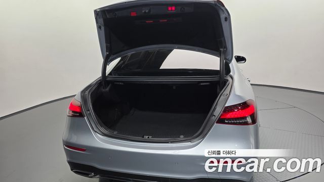 Mercedes-Benz E-Class 2022 — photo 36