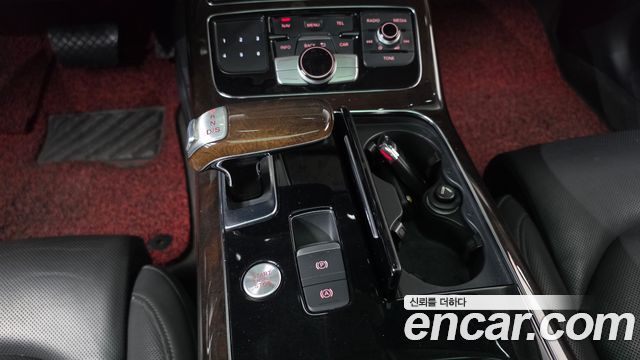 Audi A8 2015 — photo 9