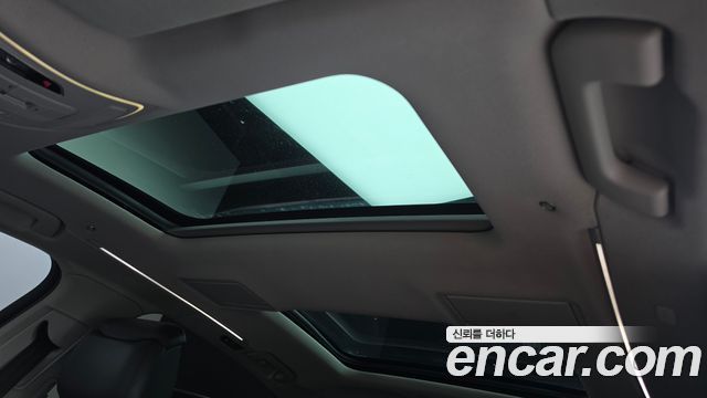 Audi A8 2015 — photo 16