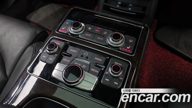 Audi A8 2015 — photo 19
