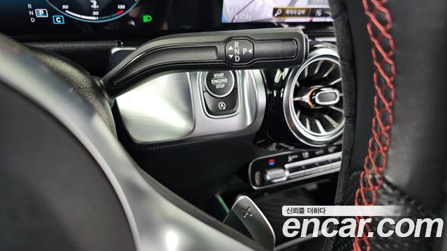 Mercedes-Benz GLB-Class 2021 — photo 12