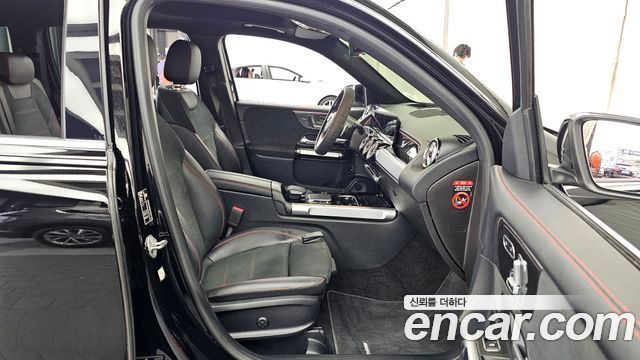 Mercedes-Benz GLB-Class 2021 — photo 17