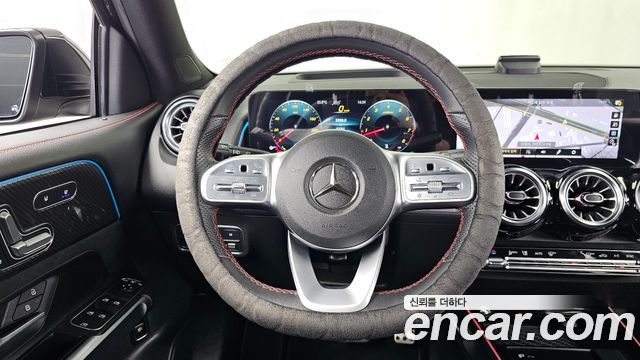 Mercedes-Benz GLB-Class 2021 — photo 19