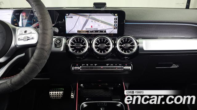 Mercedes-Benz GLB-Class 2021 — photo 20