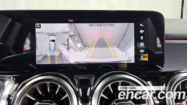Mercedes-Benz GLB-Class 2021 — photo 21