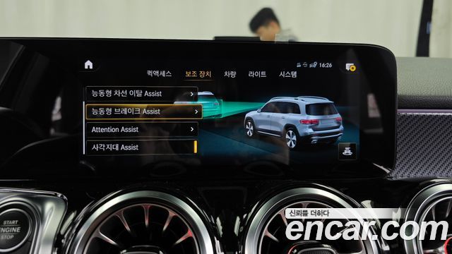 Mercedes-Benz GLB-Class 2021 — photo 22