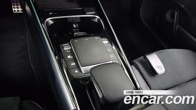 Mercedes-Benz GLB-Class 2021 — photo 24