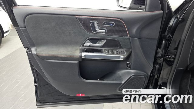 Mercedes-Benz GLB-Class 2021 — photo 14