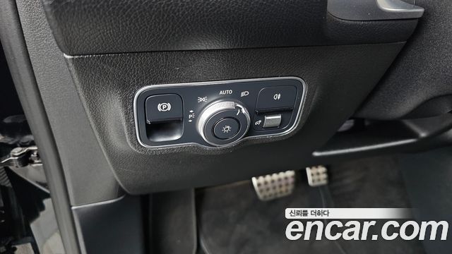 Mercedes-Benz GLB-Class 2021 — photo 27