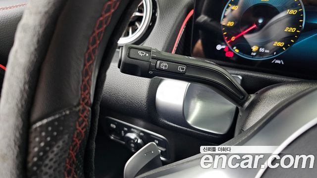Mercedes-Benz GLB-Class 2021 — photo 28