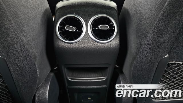 Mercedes-Benz GLB-Class 2021 — photo 33