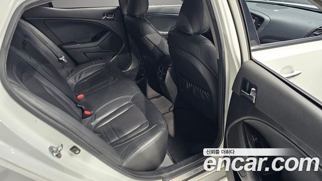 Kia K5 2013 — photo 17