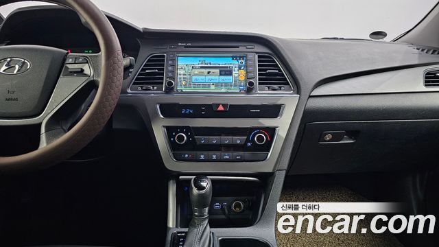 Hyundai Sonata 2016 — photo 13