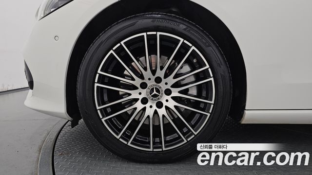 Mercedes-Benz C-Class 2022 — photo 5