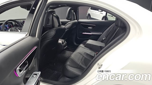 Mercedes-Benz C-Class 2022 — photo 17