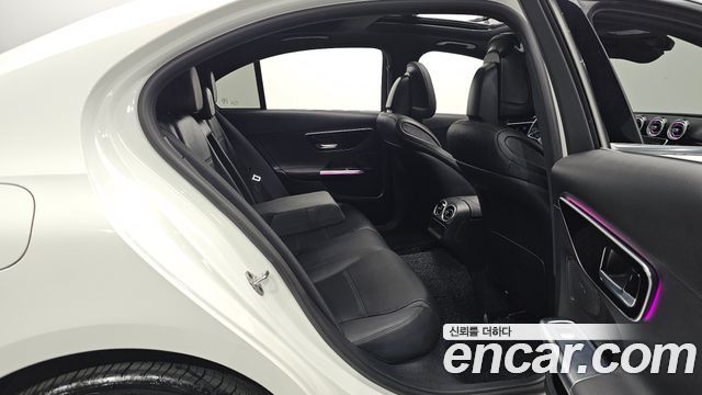 Mercedes-Benz C-Class 2022 — photo 18