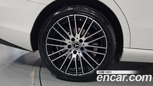 Mercedes-Benz C-Class 2022 — photo 7