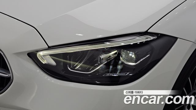 Mercedes-Benz C-Class 2022 — photo 8
