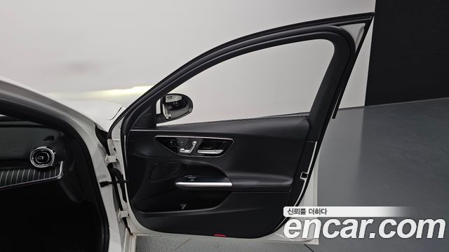 Mercedes-Benz C-Class 2022 — photo 14