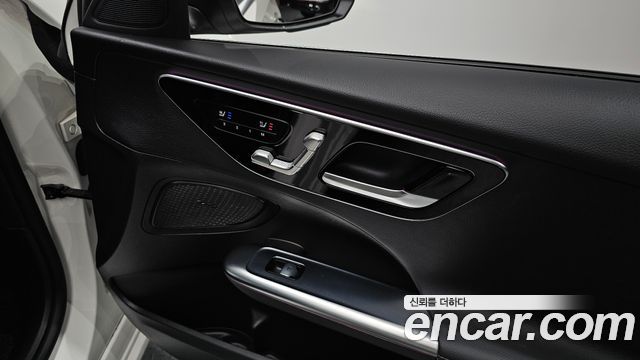 Mercedes-Benz C-Class 2022 — photo 28
