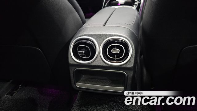 Mercedes-Benz C-Class 2022 — photo 35