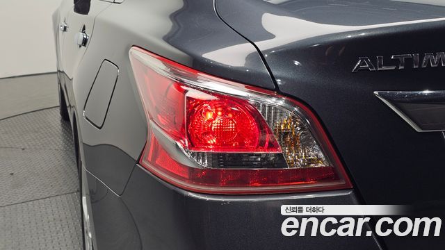 Nissan Altima 2013 — photo 9