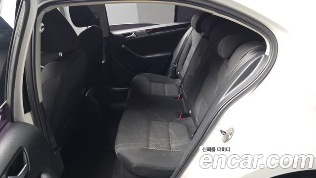 Volkswagen Jetta 2013 — photo 11