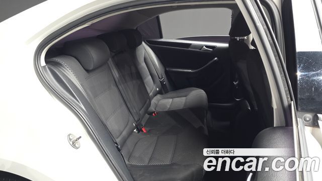 Volkswagen Jetta 2013 — photo 12