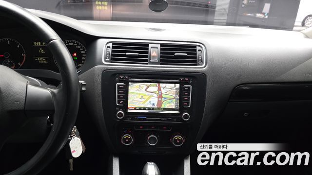 Volkswagen Jetta 2013 — photo 14