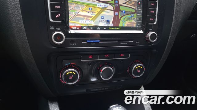 Volkswagen Jetta 2013 — photo 17