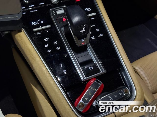 Porsche Panamera 2020 — photo 18
