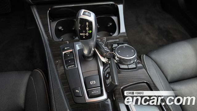 BMW 5-Series 2016 — photo 9