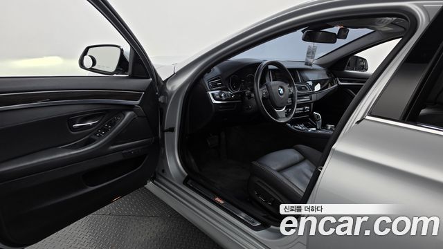 BMW 5-Series 2016 — photo 10