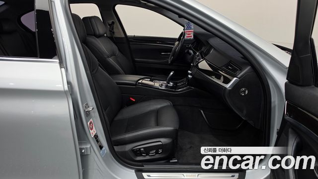 BMW 5-Series 2016 — photo 11