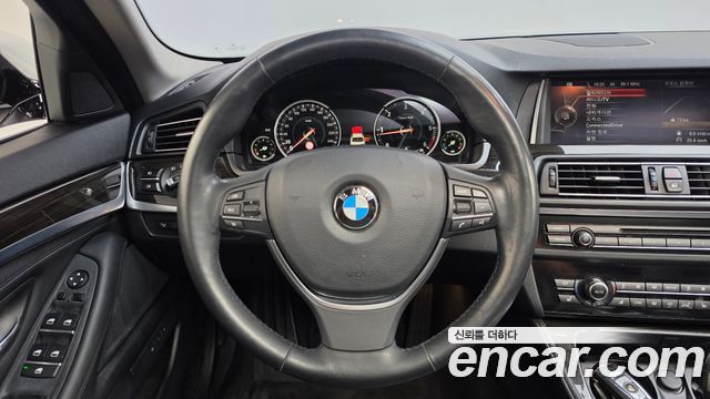 BMW 5-Series 2016 — photo 13