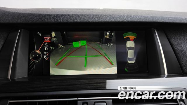 BMW 5-Series 2016 — photo 16