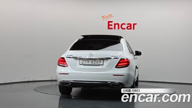 Mercedes-Benz E-Class 2019 — photo 4
