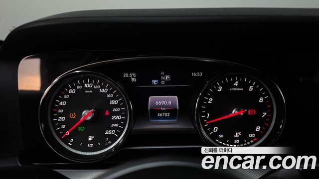 Mercedes-Benz E-Class 2019 — photo 11