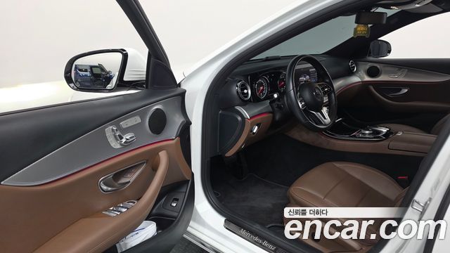 Mercedes-Benz E-Class 2019 — photo 13