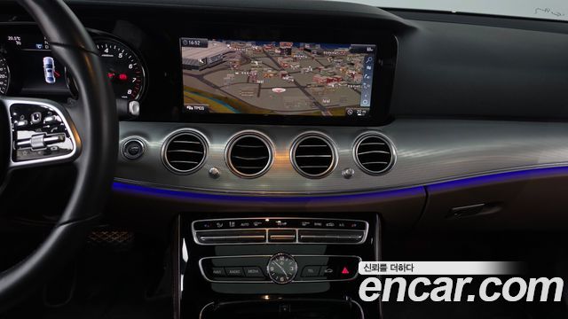 Mercedes-Benz E-Class 2019 — photo 18