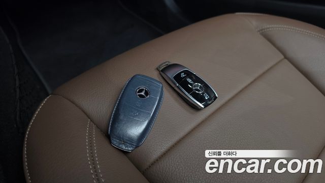 Mercedes-Benz E-Class 2019 — photo 21