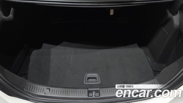 Mercedes-Benz E-Class 2019 — photo 25