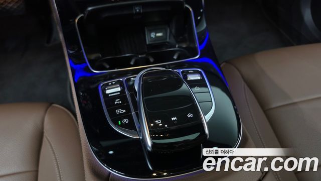 Mercedes-Benz E-Class 2019 — photo 26