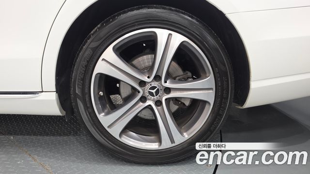 Mercedes-Benz E-Class 2019 — photo 7