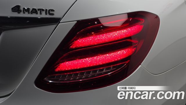 Mercedes-Benz E-Class 2019 — photo 9
