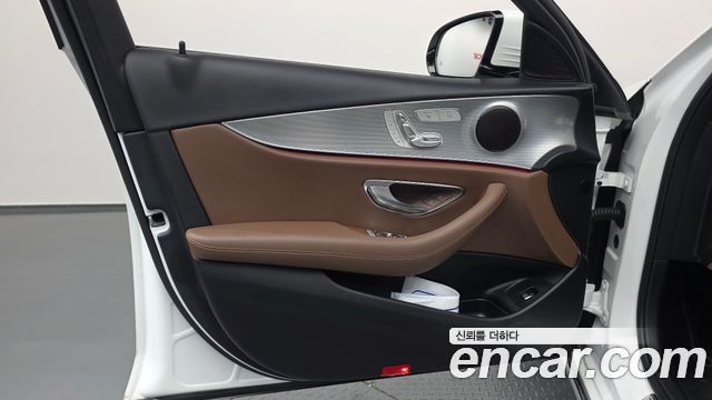 Mercedes-Benz E-Class 2019 — photo 14