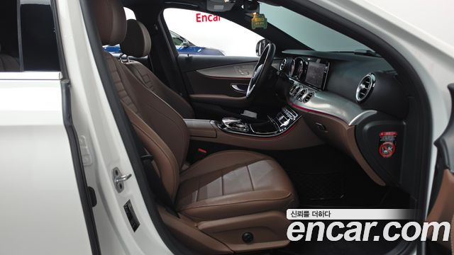 Mercedes-Benz E-Class 2019 — photo 16